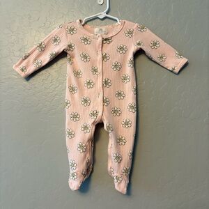 ⭐️wild + whimsy ribbed pink footie pajama with smiley face daisies 6-9 months